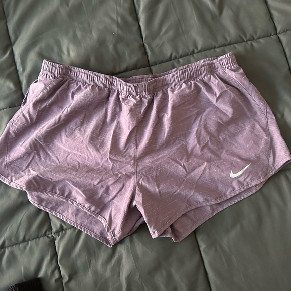 Nike Dri-Fit Women’s Athletic Shorts size XL - Picture 1 of 4